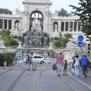 Joli T2 Refait A Neuf, Lumineux Et Accessible , Marseille France